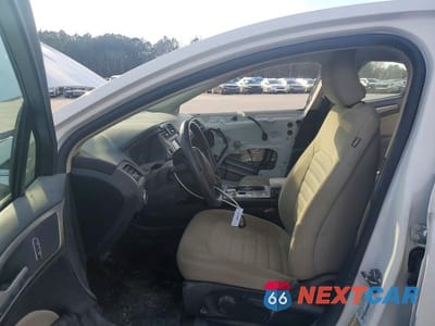 Zdjęcie 7 z 12 samochodu: 2019 FORD FUSION S VIN:3FA6P0G75KR127022 - miniatura