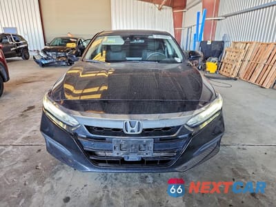 Piąte zdjęcie samochodu w środku: 2018 HONDA ACCORD LX VIN:1HGCV1F12JA070455 - miniatura
