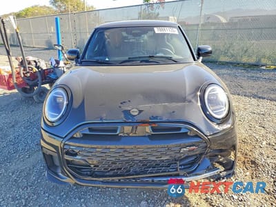Piąte zdjęcie samochodu w środku: 2026 MINI COOPER S VIN:WMW23GD00T2Y08602 - miniatura
