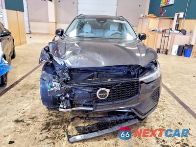 Piąte zdjęcie samochodu w środku: 2025 VOLVO XC60 PLUS VIN:YV4M12RC7S1075036 - miniatura