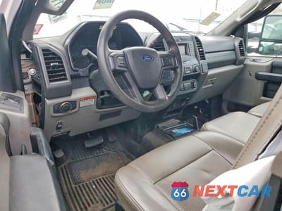 Zdjęcie 8 z 11 samochodu: 2019 FORD F350 XL SRW 4WD 6.2L V8 VIN:1FD8X3B62KEG53805 - miniatura