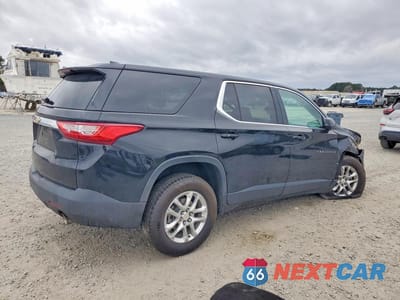 Trzecie zdjęcie samochodu z tyłu: 2019 CHEVROLET TRAVERSE LS VIN:1GNERFKW8KJ135022 - miniatura