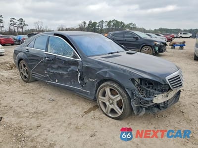 Czwarte zdjęcie samochodu z boku: 2008 MERCEDES-BENZ S 550 VIN:WDDNG71X88A222674 - miniatura