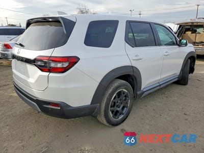 Trzecie zdjęcie samochodu z tyłu: 2025 HONDA PILOT EXL VIN:5FNYG1H4XSB106939 - miniatura