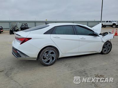 Trzecie zdjęcie samochodu z tyłu: 2026 HYUNDAI ELANTRA SEL SPORT VIN:KMHLM4DG8TU136983 - miniatura