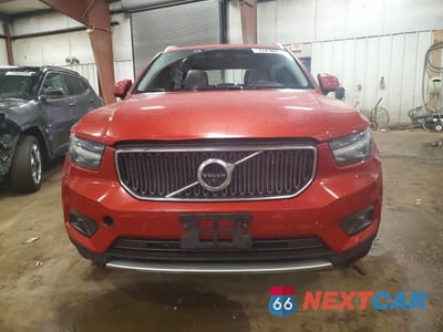 Piąte zdjęcie samochodu w środku: 2019 VOLVO XC40 T5 MOMENTUM VIN:YV4162UK7K2052126 - miniatura