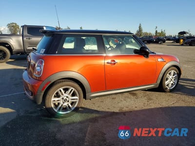 Trzecie zdjęcie samochodu z tyłu: 2011 MINI COOPER S VIN:WMWSV3C56BTY13862 - miniatura