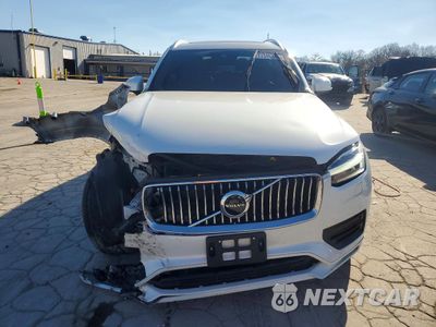 Piąte zdjęcie samochodu w środku: 2021 VOLVO XC90 T5 MOMENTUM VIN:YV4102CK4M1751046 - miniatura