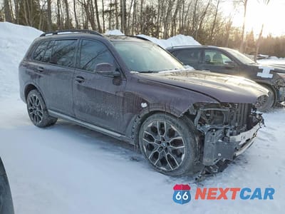 Czwarte zdjęcie samochodu z boku: 2023 BMW X7 XDRIVE40I VIN:5UX23EM06P9R80586 - miniatura