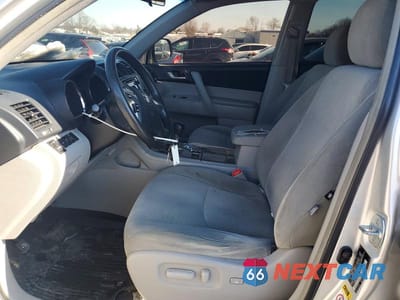 Zdjęcie 7 z 12 samochodu: 2013 TOYOTA HIGHLANDER BASE VIN:5TDBK3EHXDS261710 - miniatura