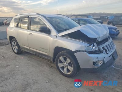 Czwarte zdjęcie samochodu z boku: 2013 JEEP COMPASS SPORT VIN:1C4NJDBB0DD129413 - miniatura