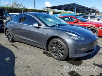 Czwarte zdjęcie samochodu z boku: 2019 TESLA MODEL 3 VIN:5YJ3E1EA2KF311228 - miniatura