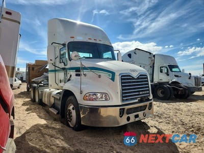 2014 MACK CXU613 SEMI TRUCK 1M1AW02Y4EM041012 - główne zdjęcie licytacji z USA - miniatura