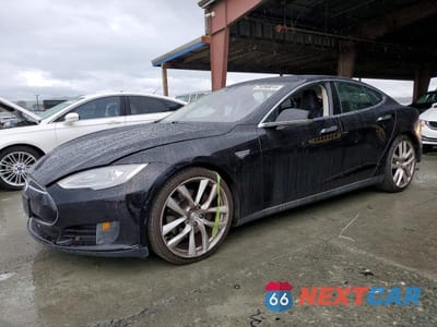 2015 TESLA MODEL S 5YJSA1E26FF119784 - główne zdjęcie licytacji z USA - miniatura