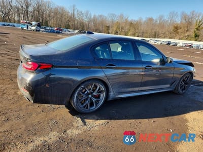 Trzecie zdjęcie samochodu z tyłu: 2022 BMW M550XI VIN:WBA13BK06NCJ40285 - miniatura