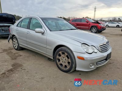 Czwarte zdjęcie samochodu z boku: 2005 MERCEDES-BENZ C 240 VIN:WDBRF61J95A694090 - miniatura