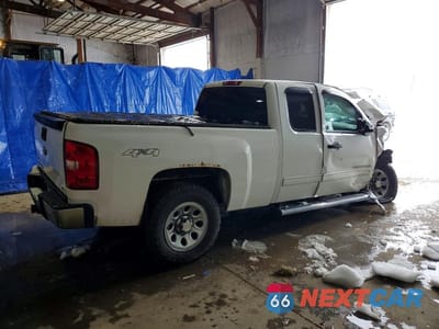 Trzecie zdjęcie samochodu z tyłu: 2011 CHEVROLET SILVERADO K1500 LS VIN:1GCRKREAXBZ167830 - miniatura
