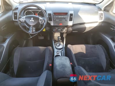 Zdjęcie 8 z 13 samochodu: 2010 MITSUBISHI OUTLANDER ES VIN:JA4AT2AW5AZ006278 - miniatura