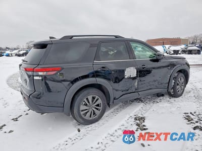 Trzecie zdjęcie samochodu z tyłu: 2022 NISSAN PATHFINDER SV VIN:5N1DR3BAXNC244822 - miniatura