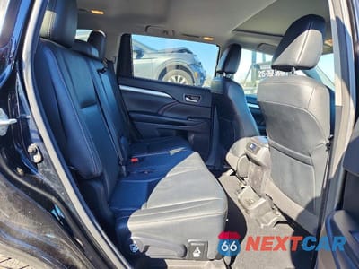 Zdjęcie 11 z 12 samochodu: 2018 TOYOTA HIGHLANDER SE VIN:5TDJZRFH8JS858102 - miniatura