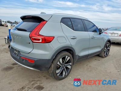 Trzecie zdjęcie samochodu z tyłu: 2024 VOLVO XC40 PLUS VIN:YV4L12UE7R2250149 - miniatura
