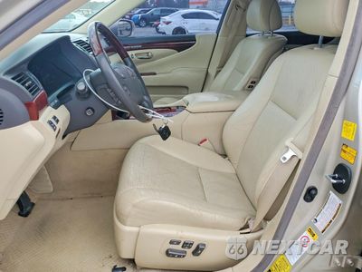Zdjęcie 7 z 12 samochodu: 2010 LEXUS LS 460 VIN:JTHBL5EF1A5099103 - miniatura