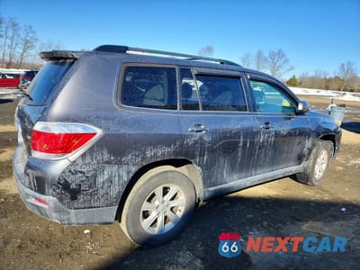 Trzecie zdjęcie samochodu z tyłu: 2013 TOYOTA HIGHLANDER PLUS VIN:5TDBK3EH5DS248752 - miniatura