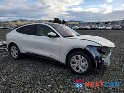 Czwarte zdjęcie samochodu z boku: 2022 FORD MUSTANG MACH-E PREMIUM VIN:3FMTK3R7XNMA23911 - miniatura