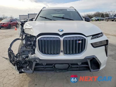 Piąte zdjęcie samochodu w środku: 2025 BMW X7 M60I VIN:5UX33EM07S9X58023 - miniatura