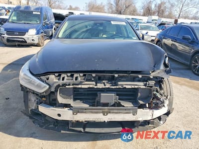 Piąte zdjęcie samochodu w środku: 2017 GENESIS G90 5.0 ULTIMATE VIN:KMHG54JH0HU020440 - miniatura