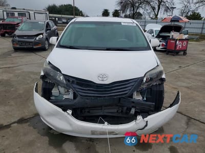 Piąte zdjęcie samochodu w środku: 2011 TOYOTA SIENNA LE VIN:5TDKK3DC2BS116034 - miniatura