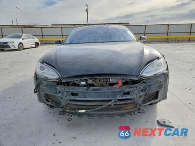 Piąte zdjęcie samochodu w środku: 2013 TESLA MODEL S VIN:5YJSA1CN4DFP20265 - miniatura