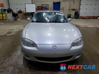 Piąte zdjęcie samochodu w środku: 2003 MAZDA MX-5 MIATA BASE VIN:JM1NB353X30304462 - miniatura