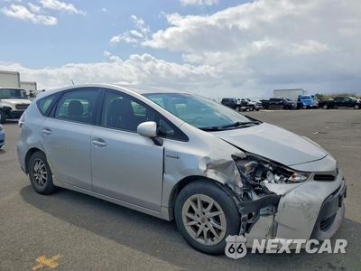 Czwarte zdjęcie samochodu z boku: 2015 TOYOTA PRIUS V VIN:JTDZN3EU5FJ019815 - miniatura