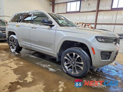 Czwarte zdjęcie samochodu z boku: 2023 JEEP GRAND CHEROKEE OVERLAND VIN:1C4RJHDG7P8721972 - miniatura