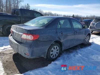 Trzecie zdjęcie samochodu z tyłu: 2013 TOYOTA COROLLA BASE VIN:2T1BU4EE0DC929898 - miniatura