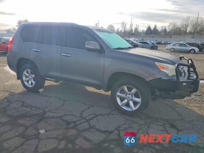 Czwarte zdjęcie samochodu z boku: 2010 LEXUS GX 460 VIN:JTJBM7FX8A5014045 - miniatura