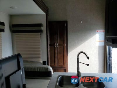 Piąte zdjęcie samochodu w środku: 2018 JAYCO RV TRAILER VIN:1UJCJSBU7J18A0050 - miniatura