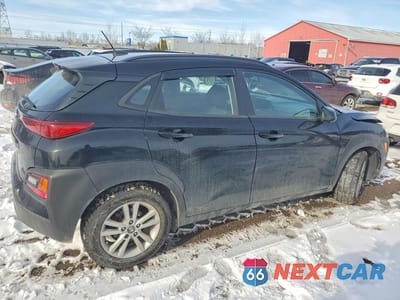 Trzecie zdjęcie samochodu z tyłu: 2018 HYUNDAI KONA SE VIN:KM8K12AA7JU110977 - miniatura