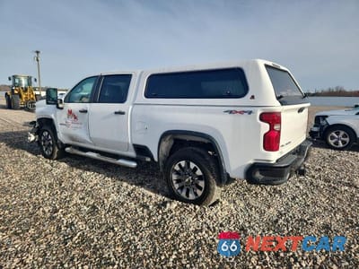 Drugie zdjęcie samochodu z przodu: 2023 CHEVROLET SILVERADO K2500 CUSTOM VIN:1GC4YME71PF105208 - miniatura