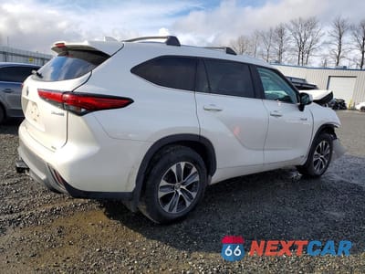 Trzecie zdjęcie samochodu z tyłu: 2020 TOYOTA HIGHLANDER HYBRID XLE VIN:5TDGBRCH8LS502125 - miniatura