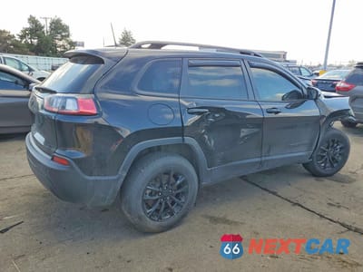Trzecie zdjęcie samochodu z tyłu: 2023 JEEP CHEROKEE ALTITUDE LUX VIN:1C4PJMMB9PD102690 - miniatura