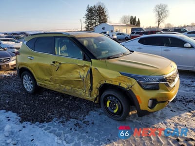 Czwarte zdjęcie samochodu z boku: 2021 KIA SELTOS SX TURBO VIN:KNDETCA20M7129786 - miniatura