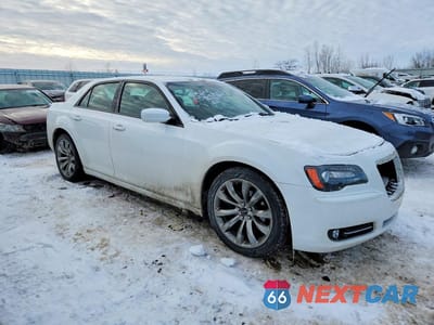 Czwarte zdjęcie samochodu z boku: 2014 CHRYSLER 300 S VIN:2C3CCABG9EH303807 - miniatura