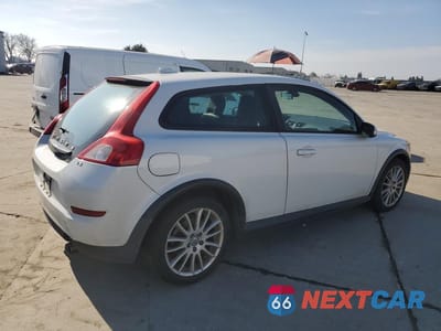 Trzecie zdjęcie samochodu z tyłu: 2011 VOLVO C30 T5 VIN:YV1672MK0B2196987 - miniatura