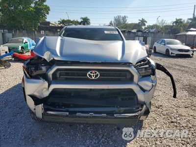 Piąte zdjęcie samochodu w środku: 2025 TOYOTA 4RUNNER SR5 VIN:JTEVA5BR5S5005143 - miniatura