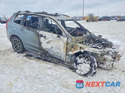 Czwarte zdjęcie samochodu z boku: 2016 VOLVO XC90 T6 VIN:YV4A22PK2G1040826 - miniatura