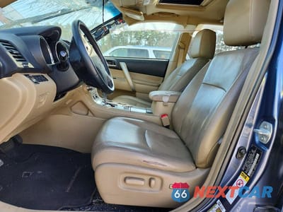 Zdjęcie 7 z 13 samochodu: 2013 TOYOTA HIGHLANDER SE VIN:5TDZK3EH3DS137356 - miniatura