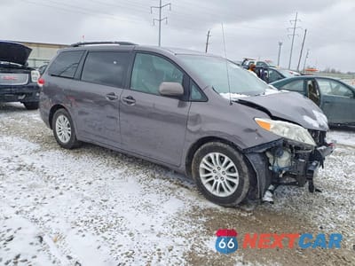 Czwarte zdjęcie samochodu z boku: 2013 TOYOTA SIENNA XLE 8-PASSENGER VIN:5TDYK3DC2DS362272 - miniatura