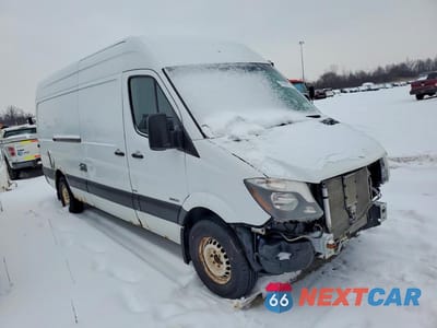 Czwarte zdjęcie samochodu z boku: 2014 MERCEDES BENZ SPRINTER 2500 DELIVERY VAN VIN:WD3PE8DE1E5828678 - miniatura